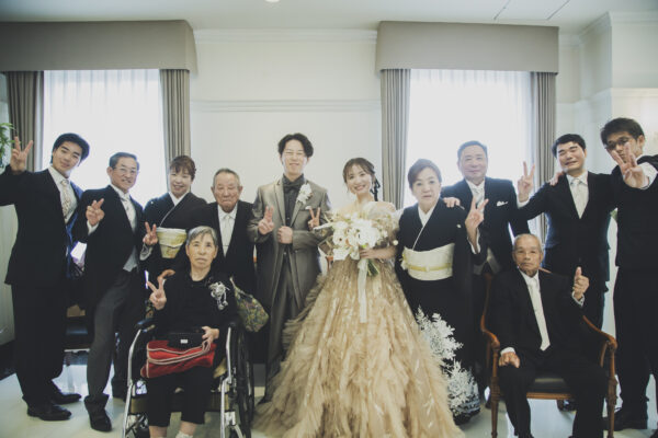 指パッチンで灯るキャンドルの光に包まれて -大切な人たちと過ごした、幻想的なパーティー