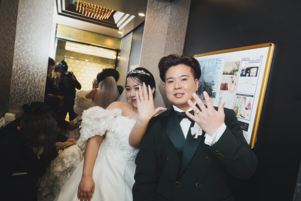 「明るく楽しい家庭」を誓う。笑顔と涙に包まれた感謝の1日